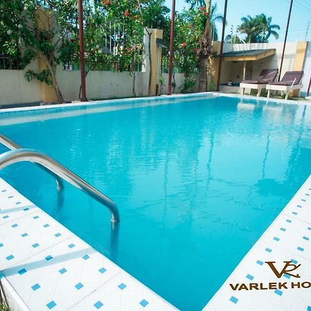 Varlek Hotel 다르에스살람 외부 사진